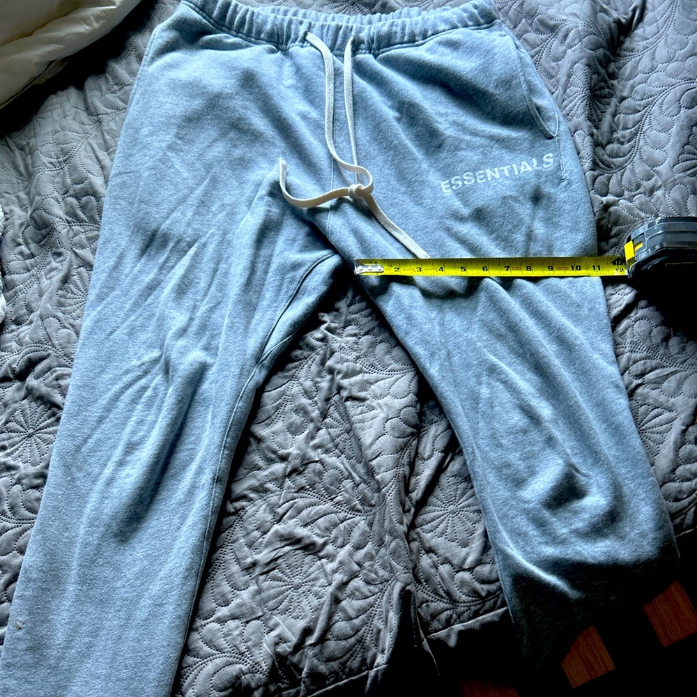 ESSENTIALS SWEATPANTS SIZE L